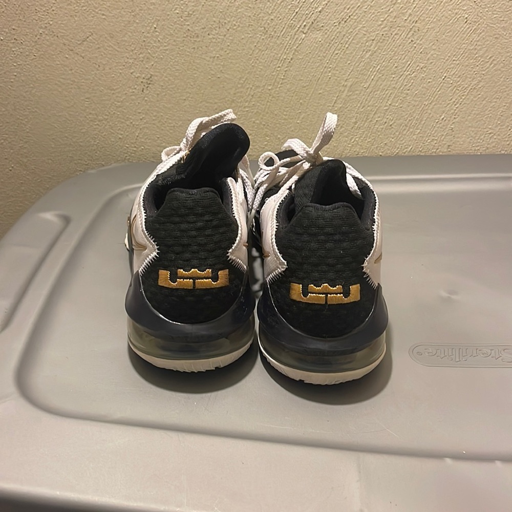 LEBRON 17 LOW
"Black / White / Metallic Gold" - Picture 3 of 3